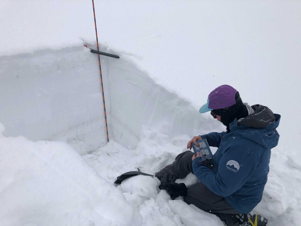 guided_ski_tours_in_utah_snow_pits